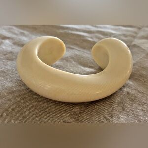 vintage handcarved PATRICIA VON MUSULIN statement chunky cuff bracelet signed